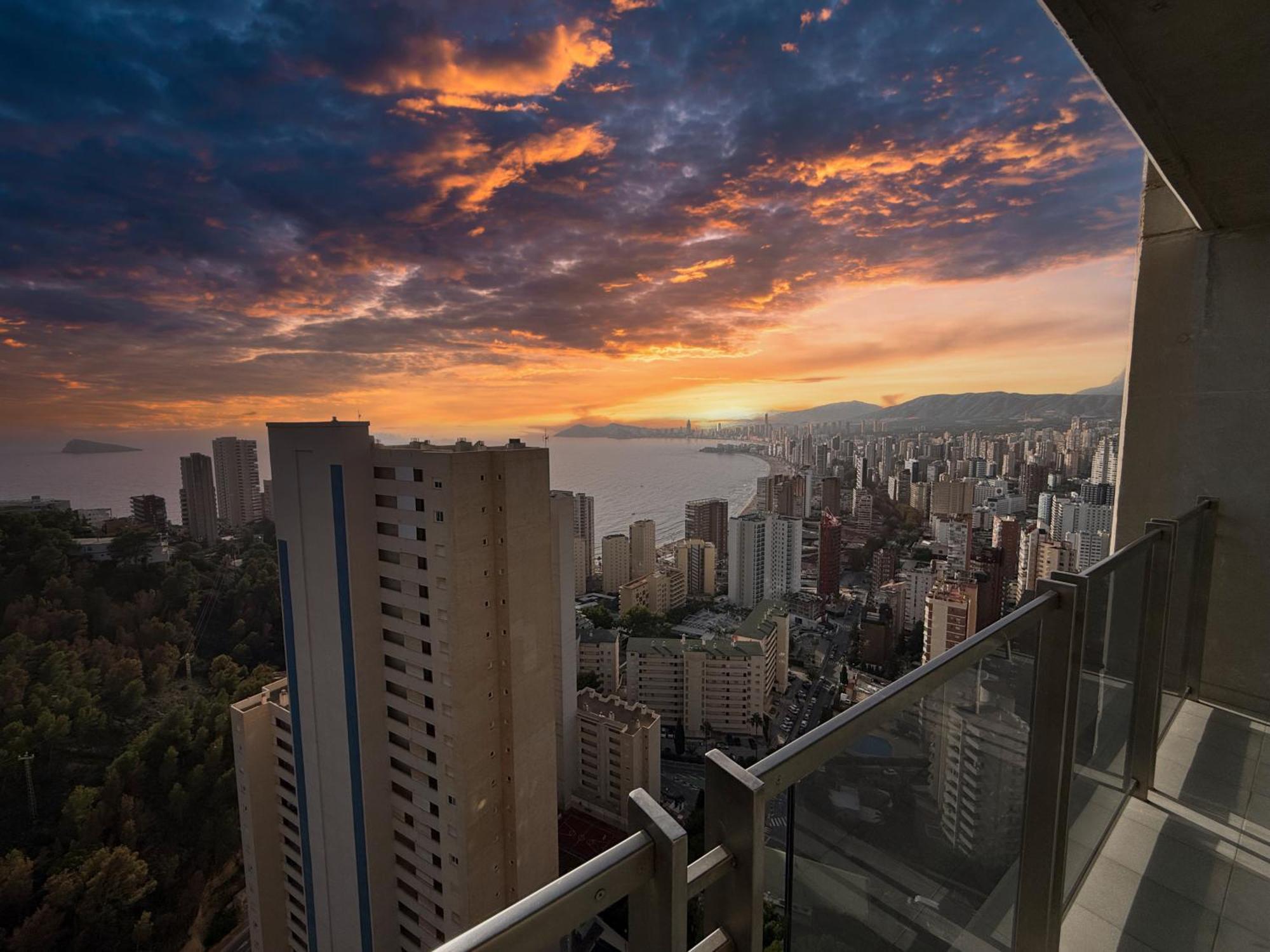 Beautiful Apartment Near Beach With Panoramic Sea-View Benidorm Luaran gambar